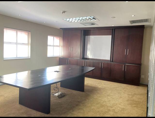 354M² OFFICE RENTED IN STEENBERG